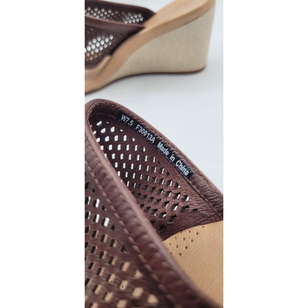 UGG Solena Women's Wedge Sandals 7.5 Brown Leather Perforated Comfort Thong - Picture 8 of 11